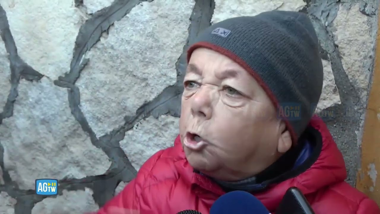 Napoli, le lacrime dell'attore Ciripiripì Kodak: «Non abbattete la mia casa»