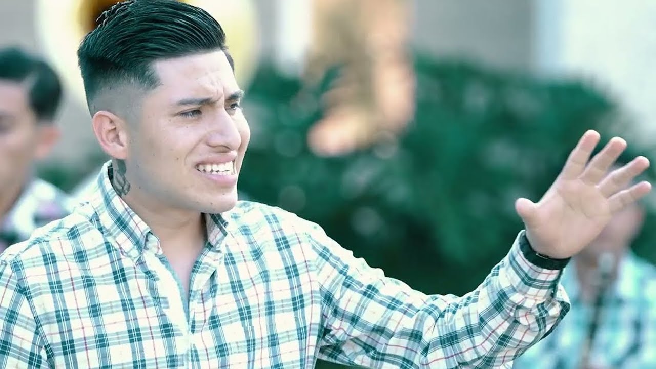 Banda Los Coyulitos - Al Otro Lado Del Portón [Official Video]