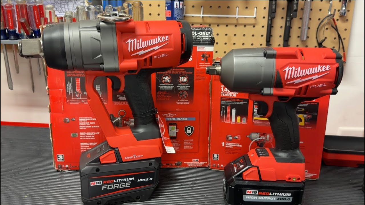 Ударный шуруповерт Milwaukee 2867-20 с одним ключом.