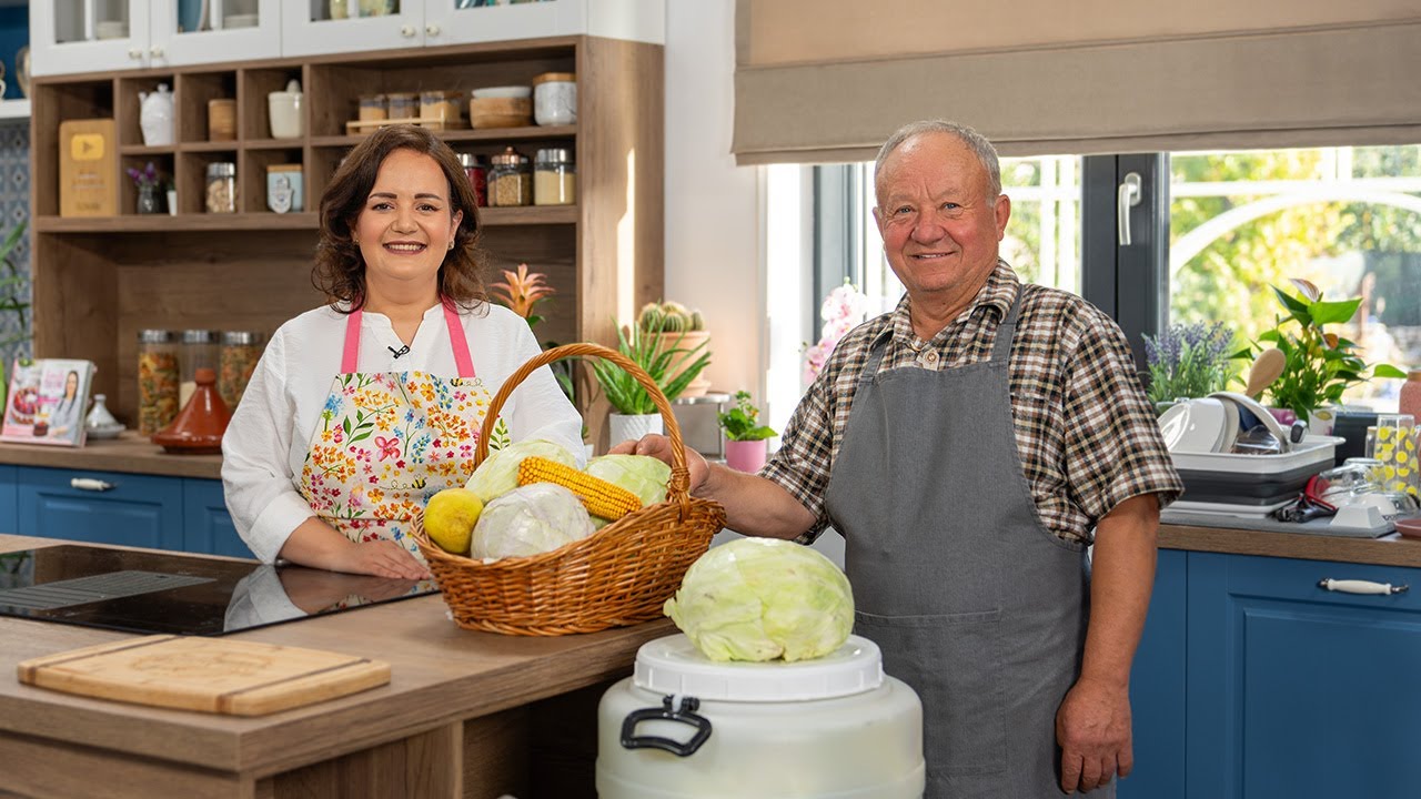 Varza murata la butoi pentru iarna 🥬 Reteta traditionala pregatita alaturi de tata 👨‍👧
