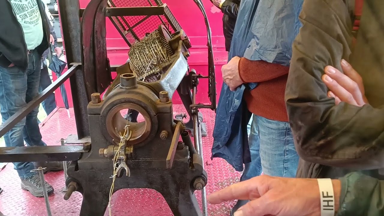 Historische Stacheldraht Produktions Anlage, irre Mechanik 😁.