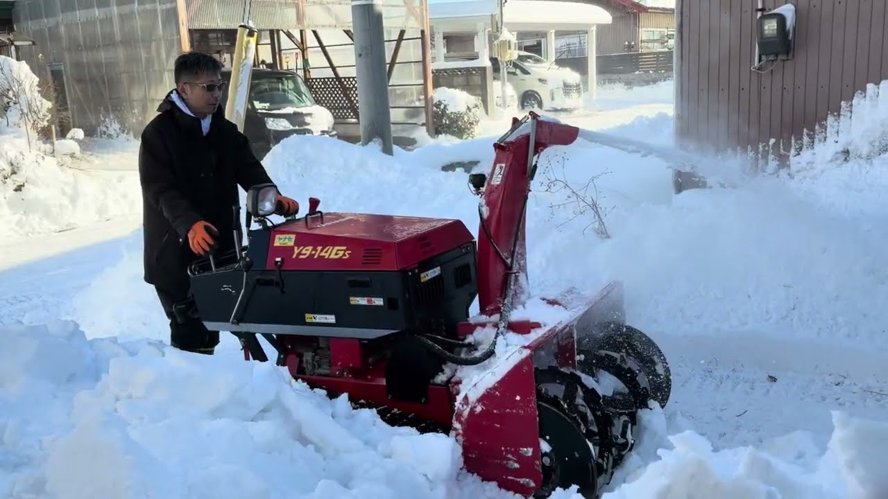 【除雪機】YANASE Y9-14Gsで軽トラを救出する動画