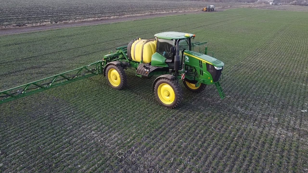 Вносим кас в зиму по пшенице опрыскивателем John Deere R4030 спешим до дождя 🌧🌾