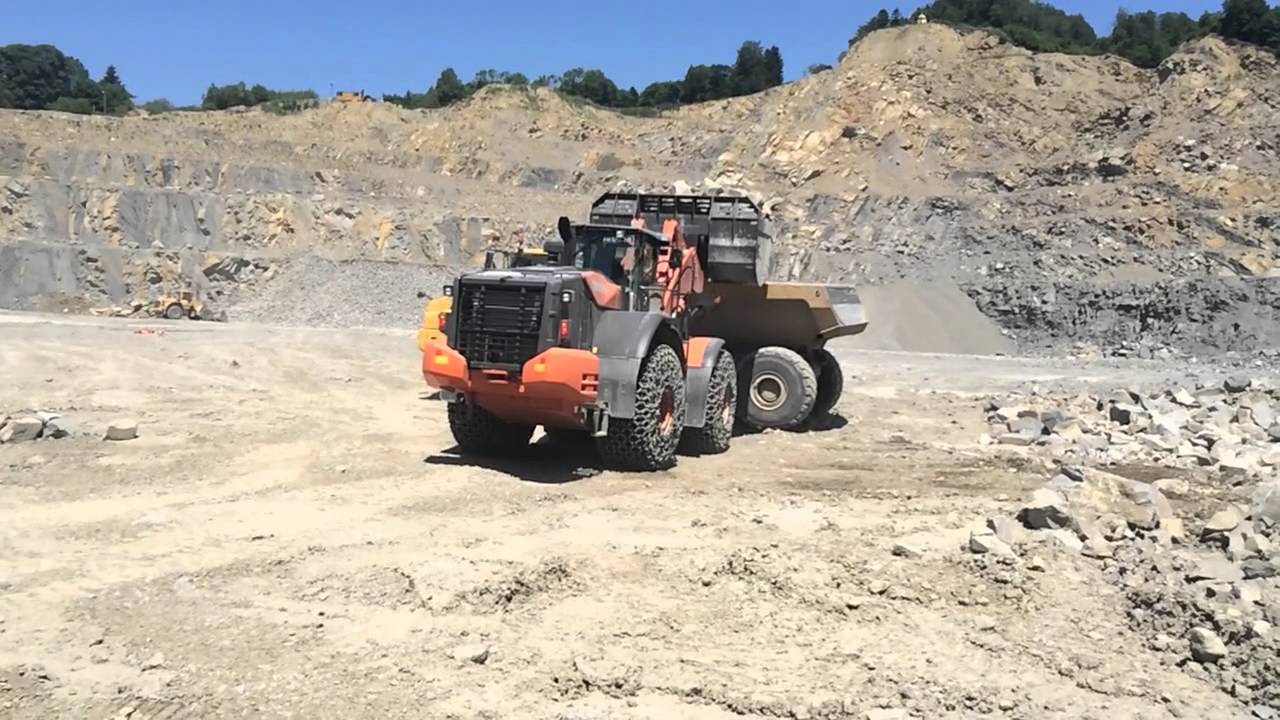 HITACHI ZW 370-5 sandrock application