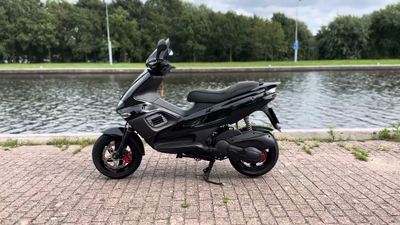 Gilera Runner 180cc Black-on-Black