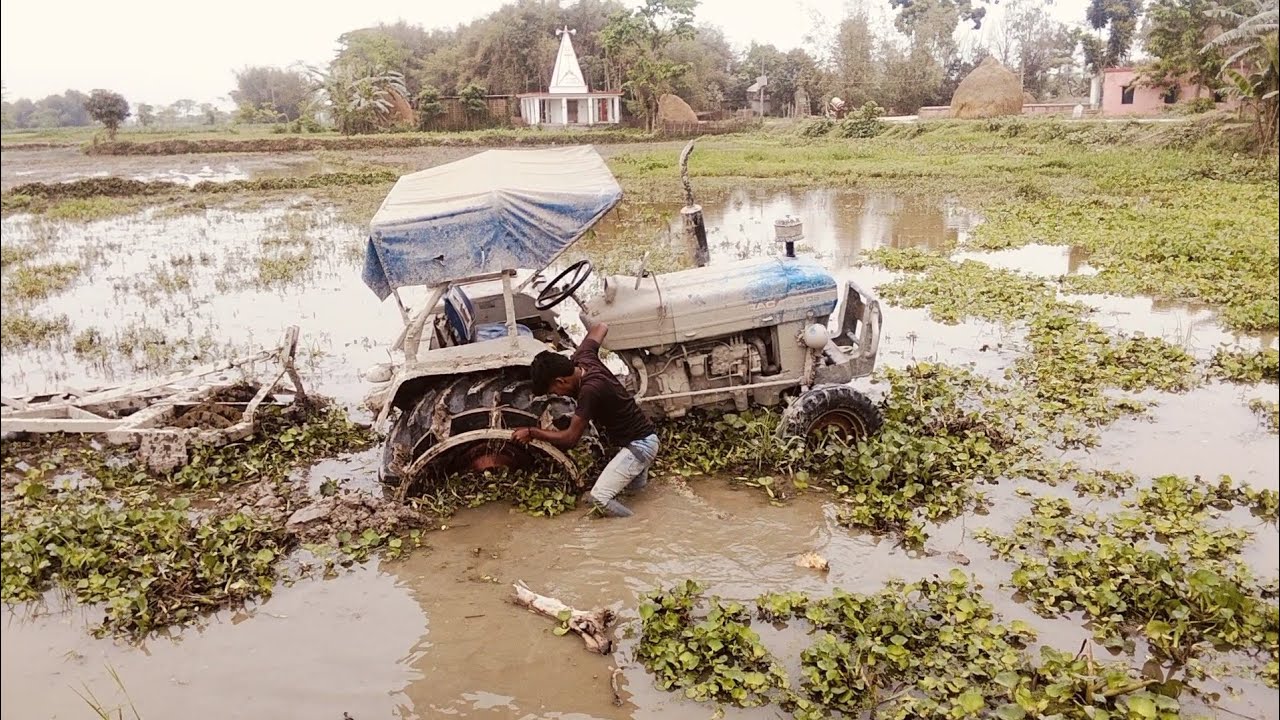 Aaj gye the खेत जुताई karne laken tractor hi fass gya 😜🚜