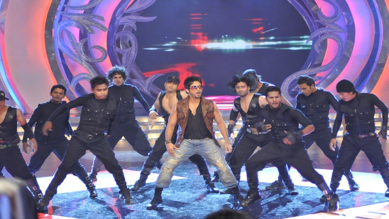 Shahid Kapoor's power packed dance performance at Miss India 2010 grand finale
