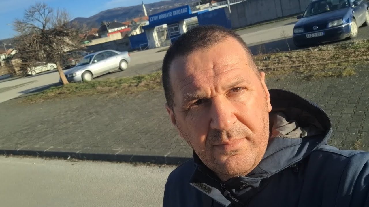 Zaboravljeno i napušteno igralište 