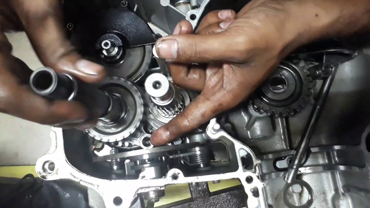 Assembly of bullet 350 gears (Transmission box)