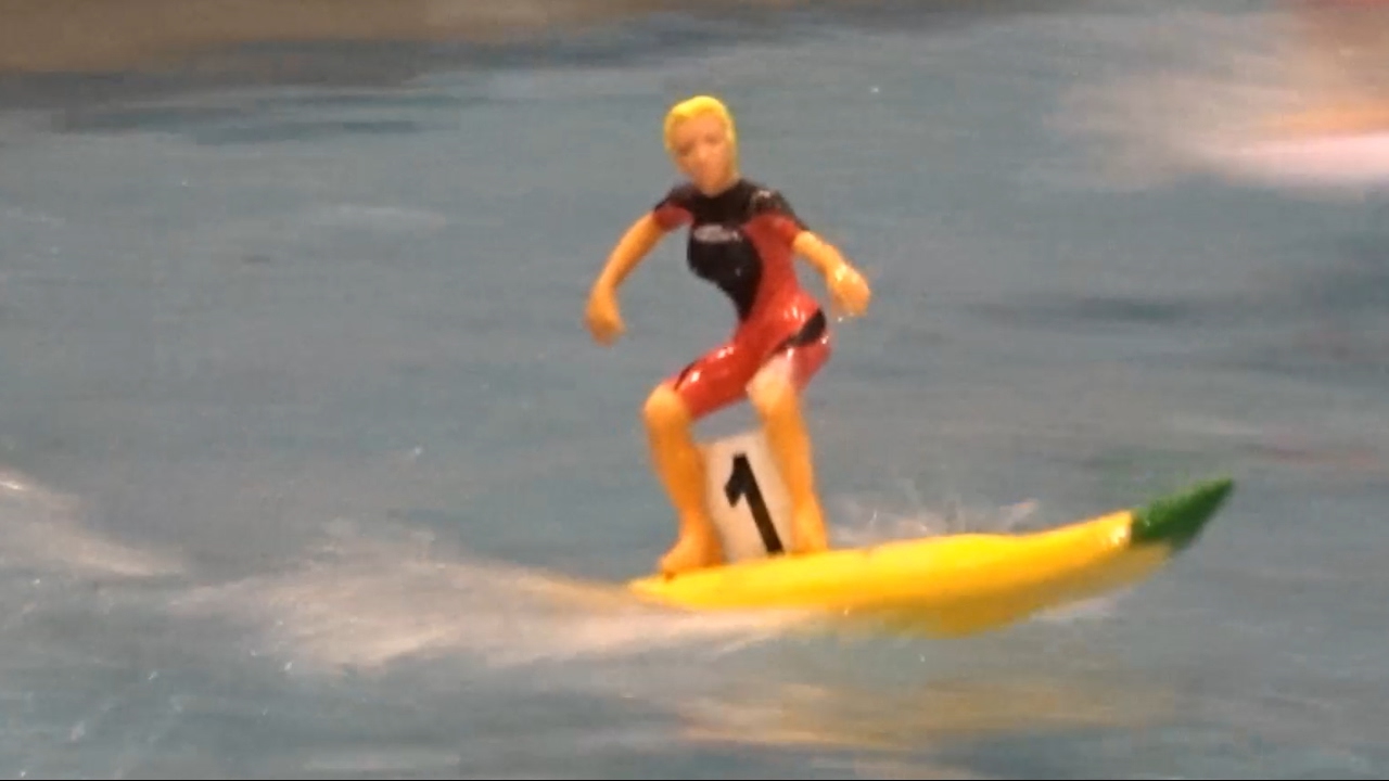 RC Surfer Rennen im Wasserbecken ♦ Modellbaumesse Modell Süd Stuttgart 2016