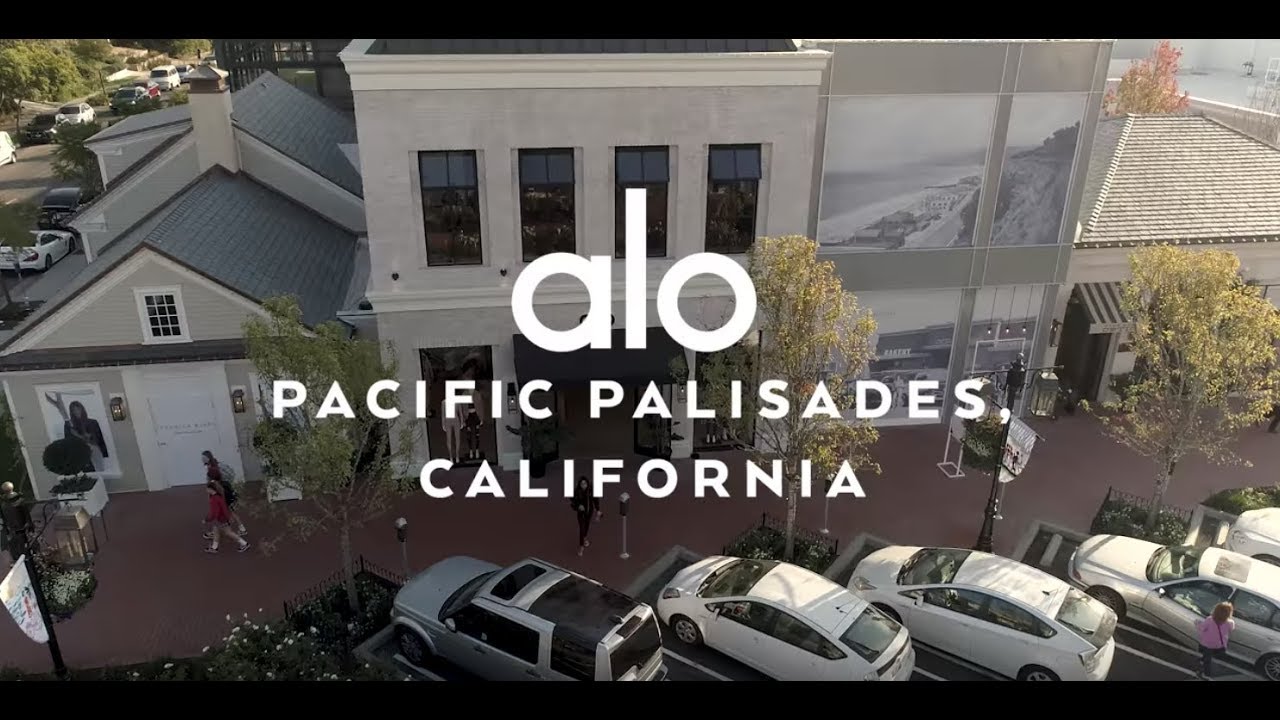 ALO YOGA OPENS IN PALISADES VILLAGE!