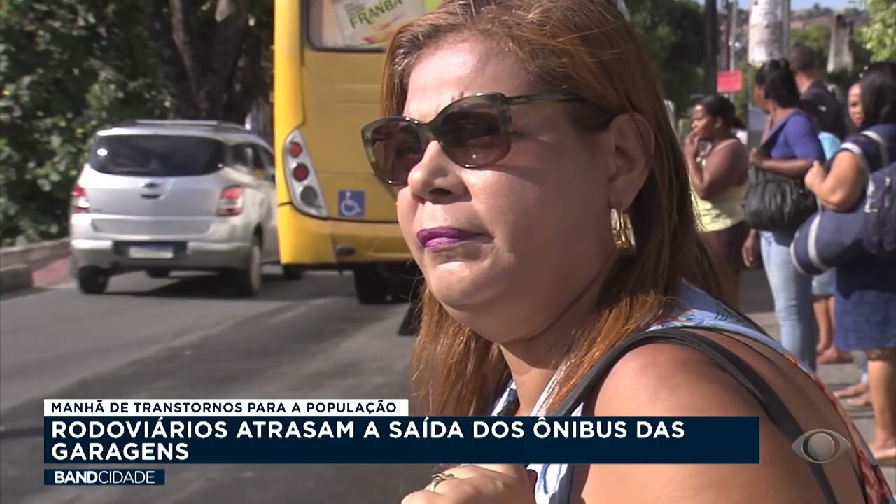 Rodoviários atrasam saída de ônibus das garagens, nesta quinta (4), em Salvador - Band Cidade