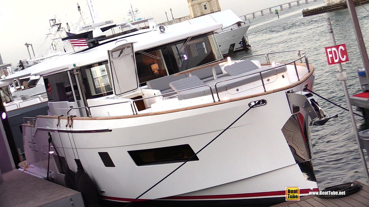 Sirena 58 Coupe Luxury Yacht Walkaround tour - 2020 Model