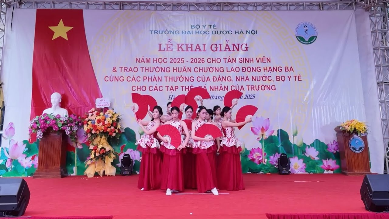 [LỄ KHAI GIẢNG 2025 - 2026] MÚA HÁT CẦM KỲ THI HOẠ | ĐỘI VĂN NGHỆ HUP