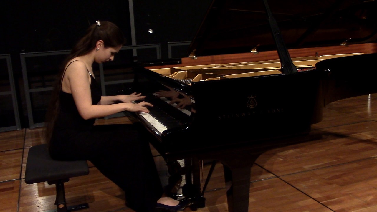 J. S. Bach: Prelude and Fuge f minor BWV 857 - Judith Valerie Engel (piano)