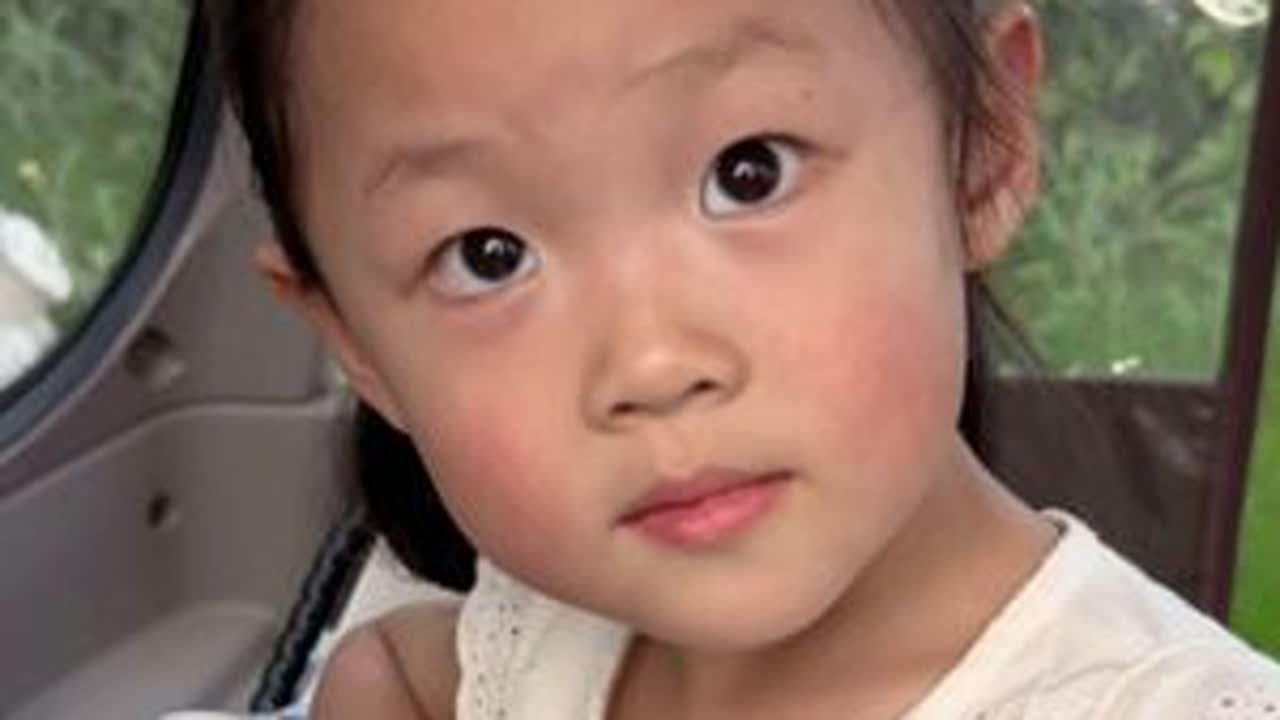 俩孩子都没事了，今天接UU放学在路上她画的画，好抽象啊😂穿裙子的小尼姑…#记录孩子成长 #记录日常生活 #记录真实生活 #平平淡淡小日子