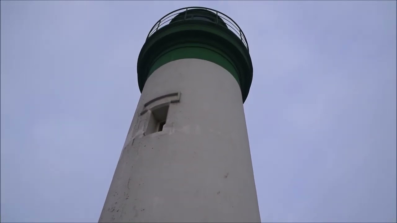 le tréport le matin du 12 02 2026 avec le vent au pied du phare vidéo music irlandaise en vidéo