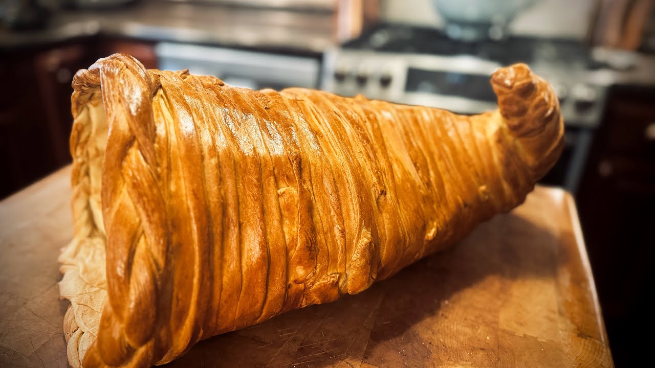 How to Make a Thanksgiving Cornucopia out of Bread Dough