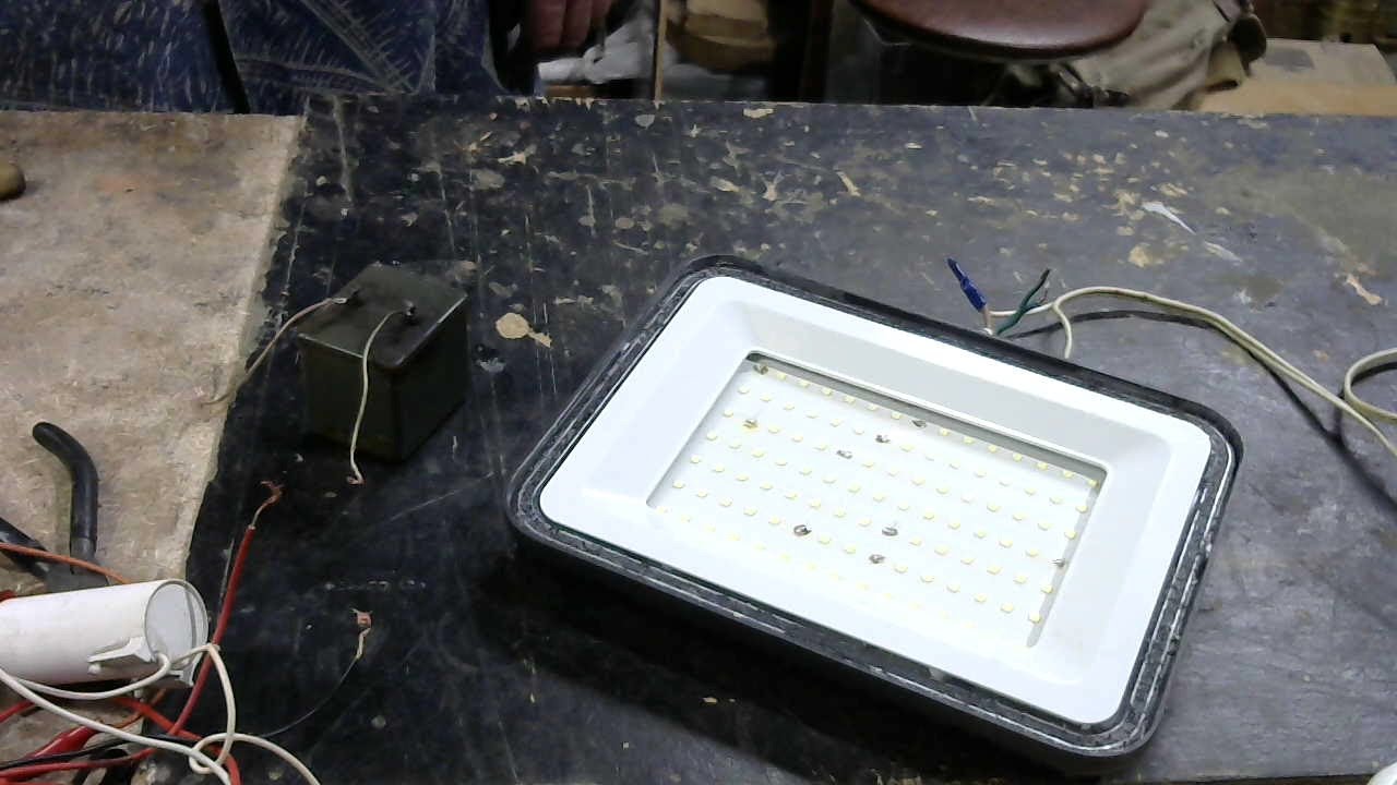 простой ремонт CD прожектора СВОИМИ РУКАМИ