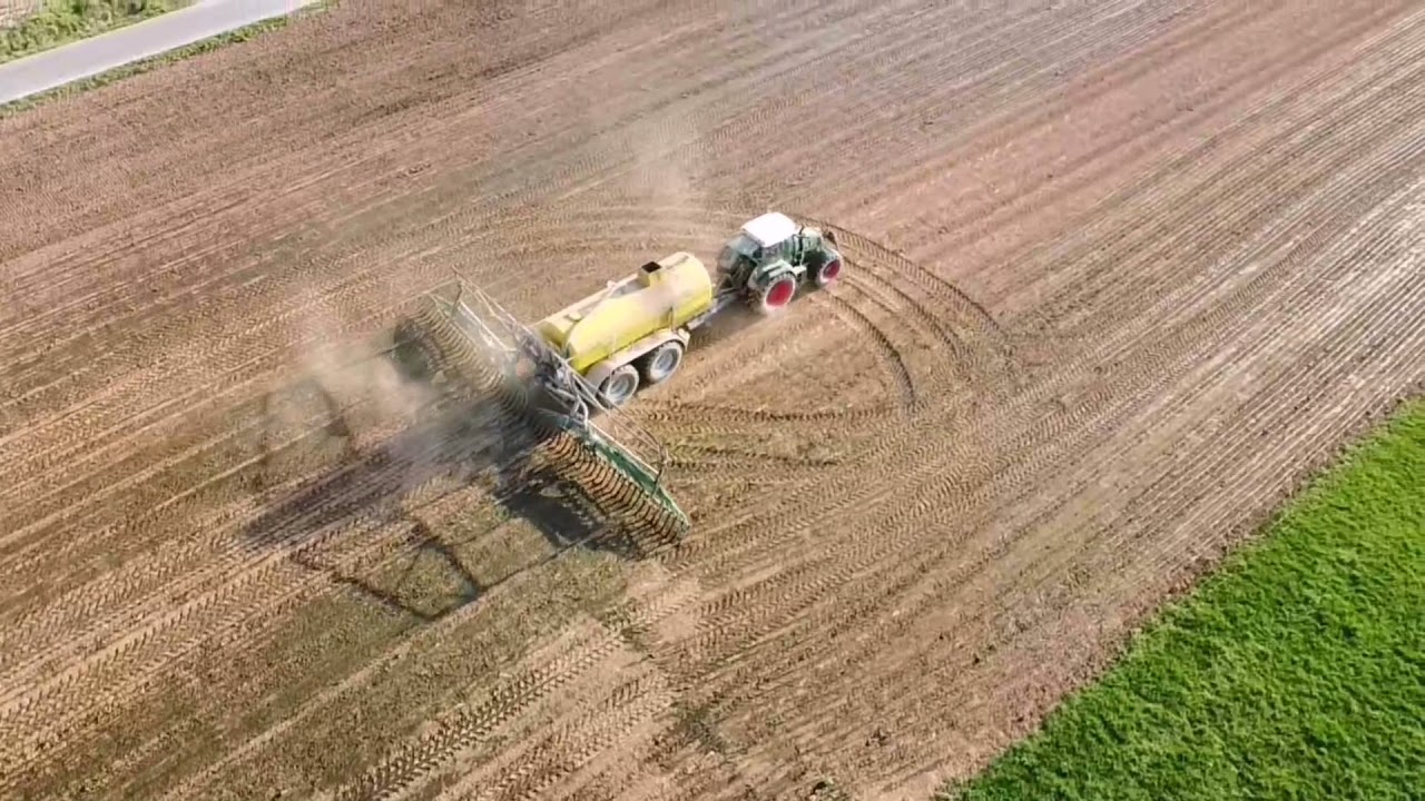 Zunhammer Güllefass gezogen von Fendt 718 Vario TMS, Case IHC 844 beim eingrubbern