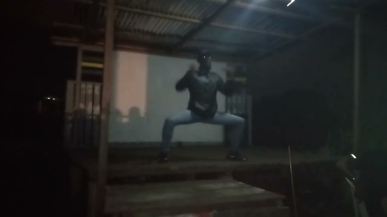 danse classique gabonaise. Tyson du groupe Démolition de port gentil.