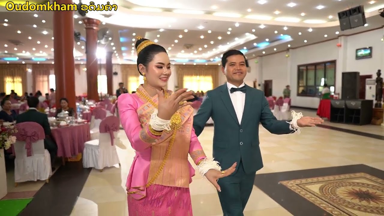 ສົມຮັກ ສົມຣົດ ຟ້ອນເປີດງານແຕ່ງ ງາມໆ - ພັດຕະຄານອຸດົມຄຳ Oudomkham restaurant