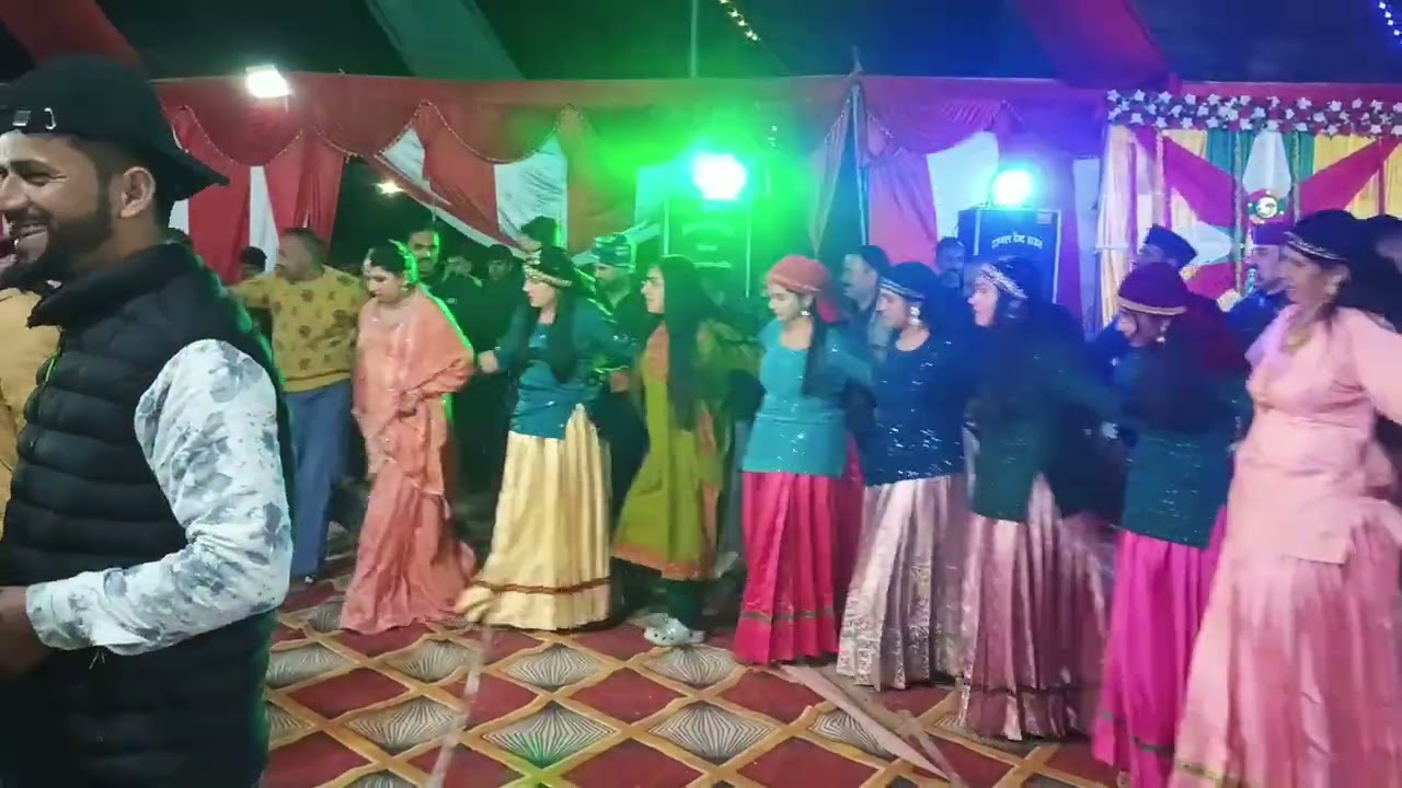 मेहंदी के दिन किया भाई बहन ने तादी मडांस
