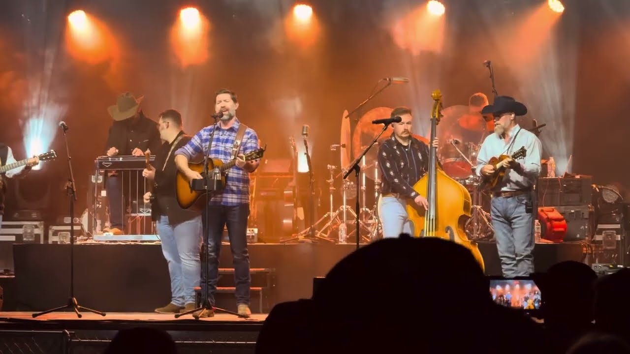 Josh Turner playing “Why Me” by Kris Kristofferson @ the Fryeburg Fair In Fryeburg Maine 10/1/2024