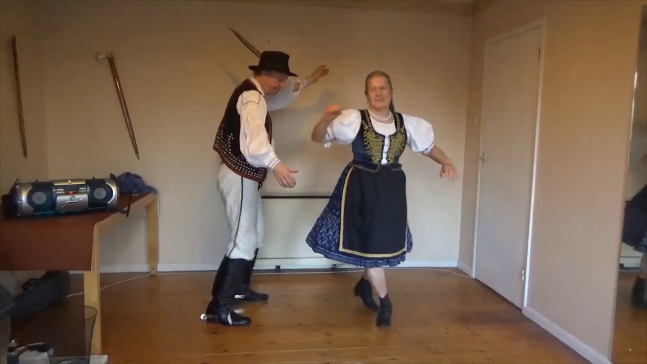Leslie and Sue Folk Dance 2: Čardáš from Parchovany