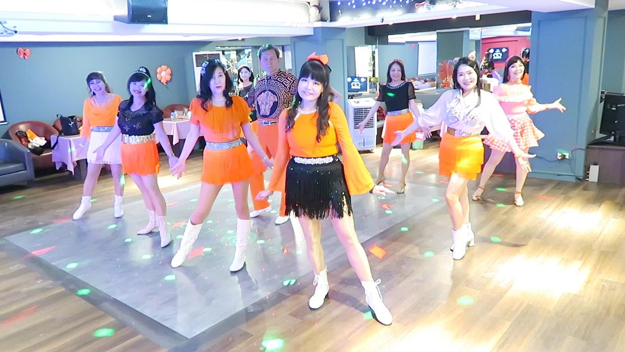 Hips Moving Line Dance(By Nunik Susanto)