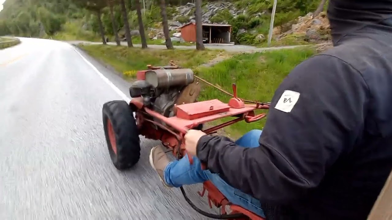 Driving two-wheeled tractor 