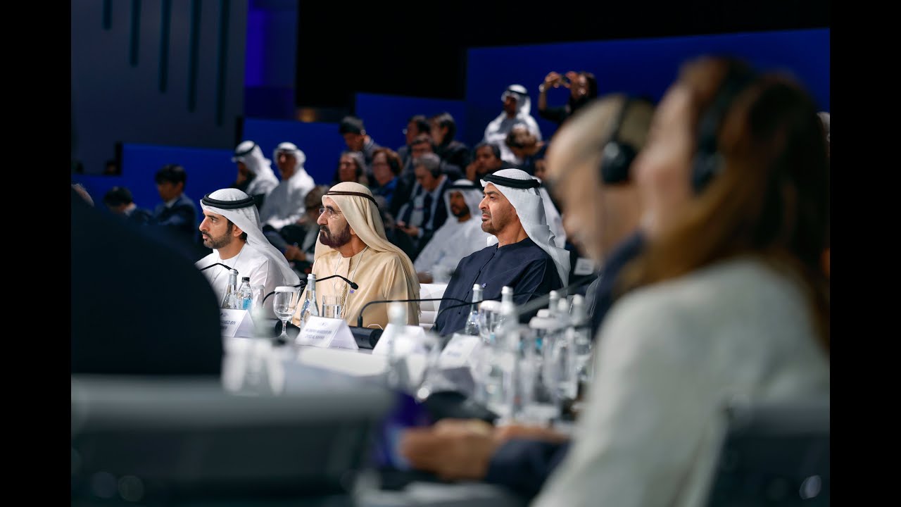 رئيس الدولة ومحمد بن راشد يفتتحان القمة العالمية للعلماء