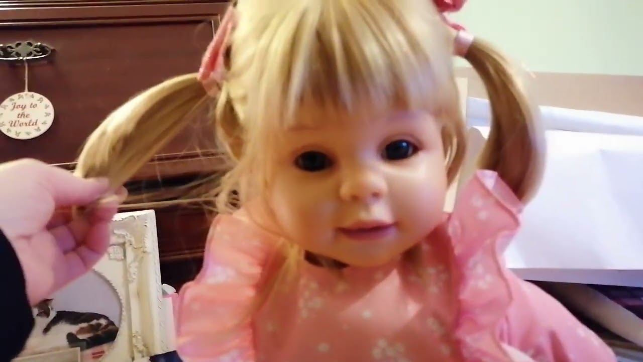 Hannah's First Day Of Nursery Ashton-Drake Doll Unboxing. Part 1 review.