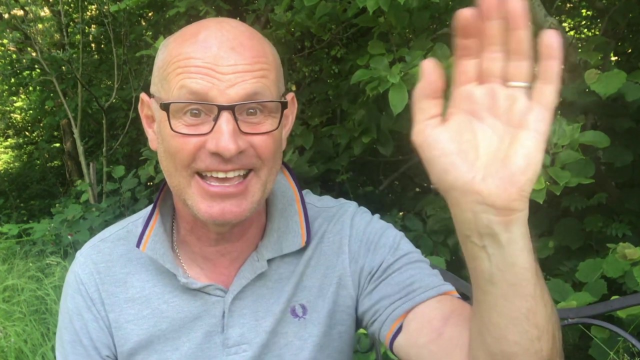 #sparkleusabedtime Wildlife presenter Mike Dilger reads Clem and Crab, by Fiona Lumbers