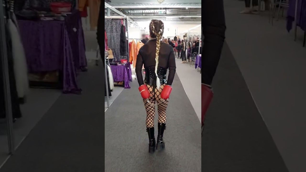 At the BoFeWo trade fair with shackles / Subbi besichtigt die Messe in Fesseln von 
