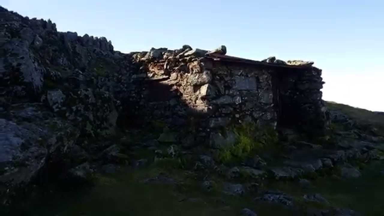 Inside the Foel Grach shelter 4K