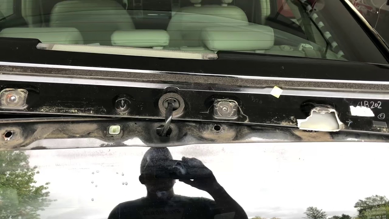 2009 Prius Loose Spoiler Repair