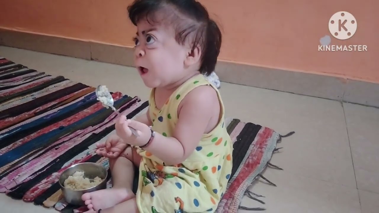 मंकू बेदू ने खाए पकोड़े 😋😋