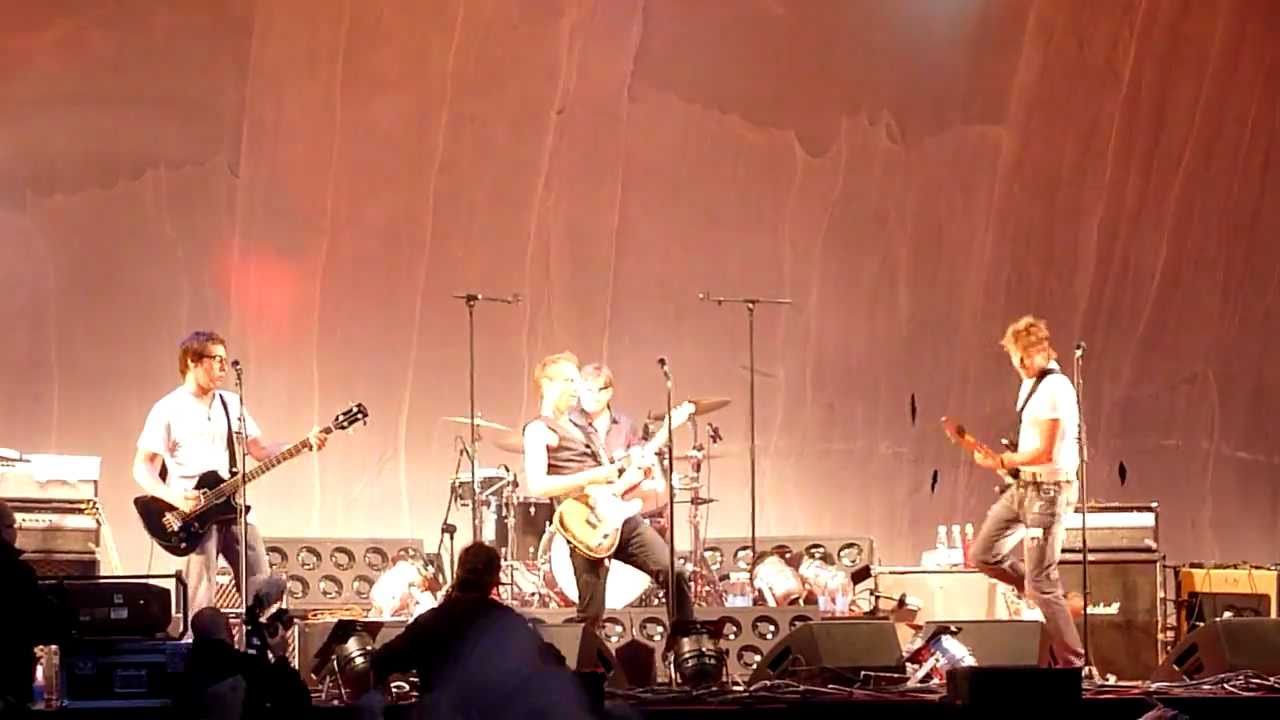 Sielun Veljet - Aina Nälkä (live, Ilosaarirock 2011)