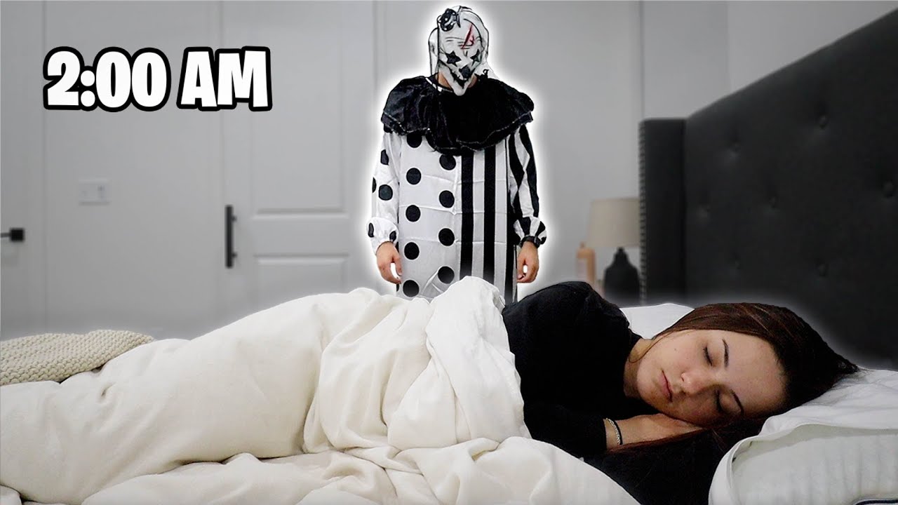 K!LLER CLOWN SCARE PRANK ON WIFE!!
