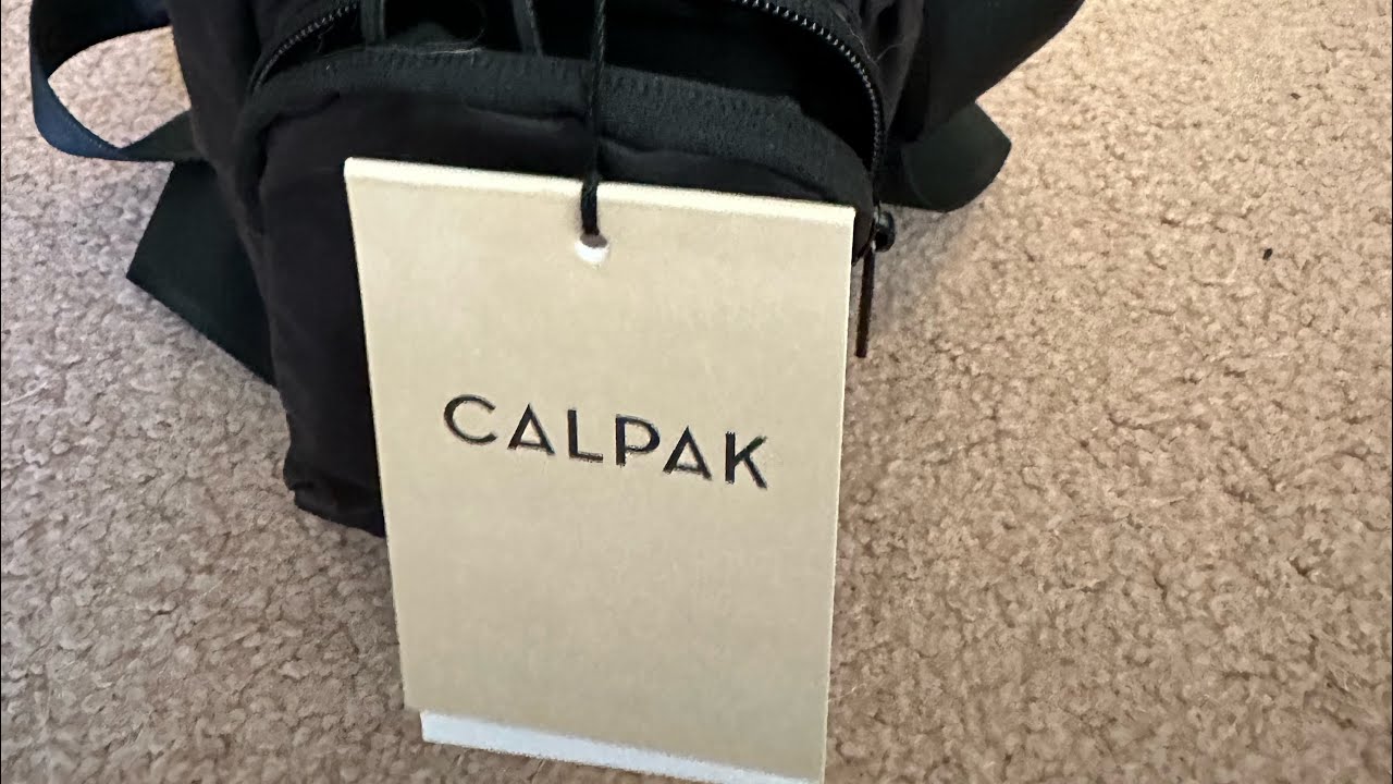 I sooooo ❤️my newest Calpak Water Bottle Holder