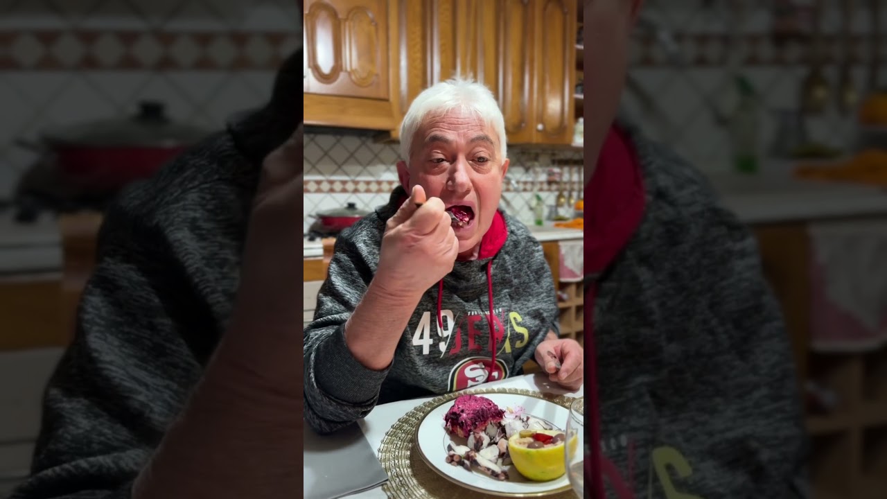 Реакция итальянца на селедку под шубой. P.S.не постановка, салат весь съели 😅 #италия