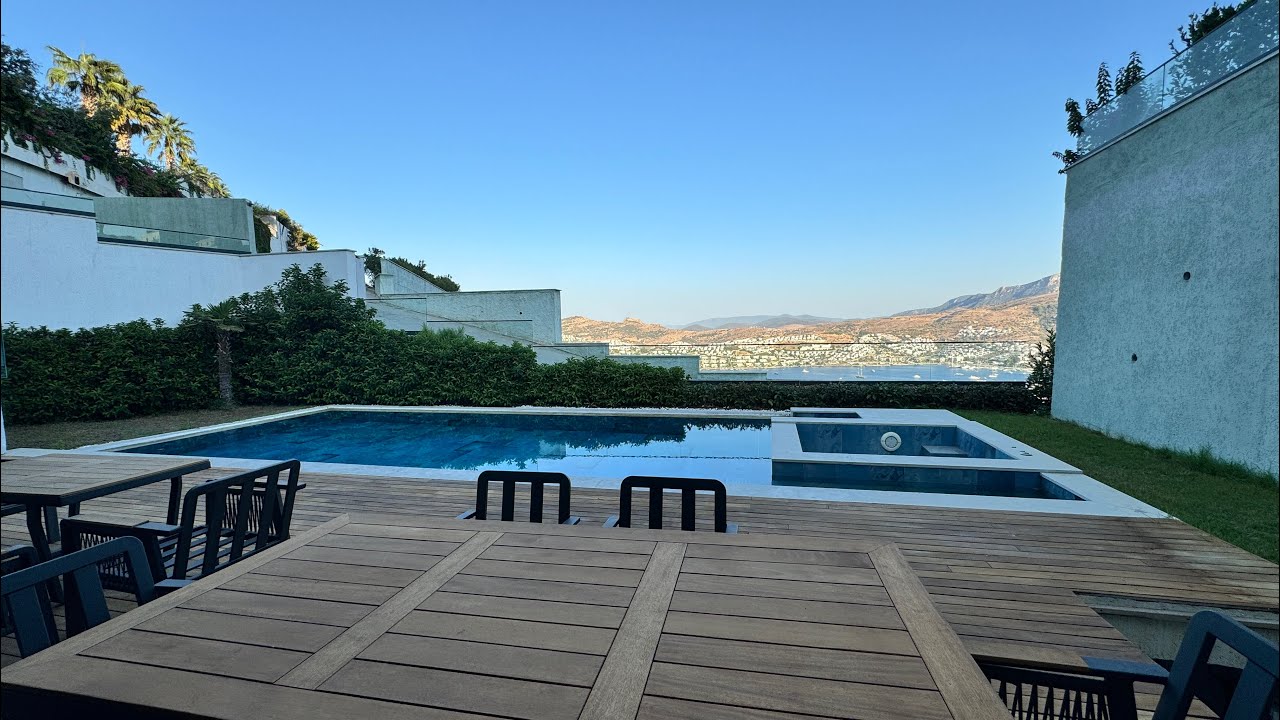 Muadilleri Milyon Euro Bodrum Satılık Gündoğan Koy Manzaralı Villa. 3+1 ve Müştemilatlı Solar Panel