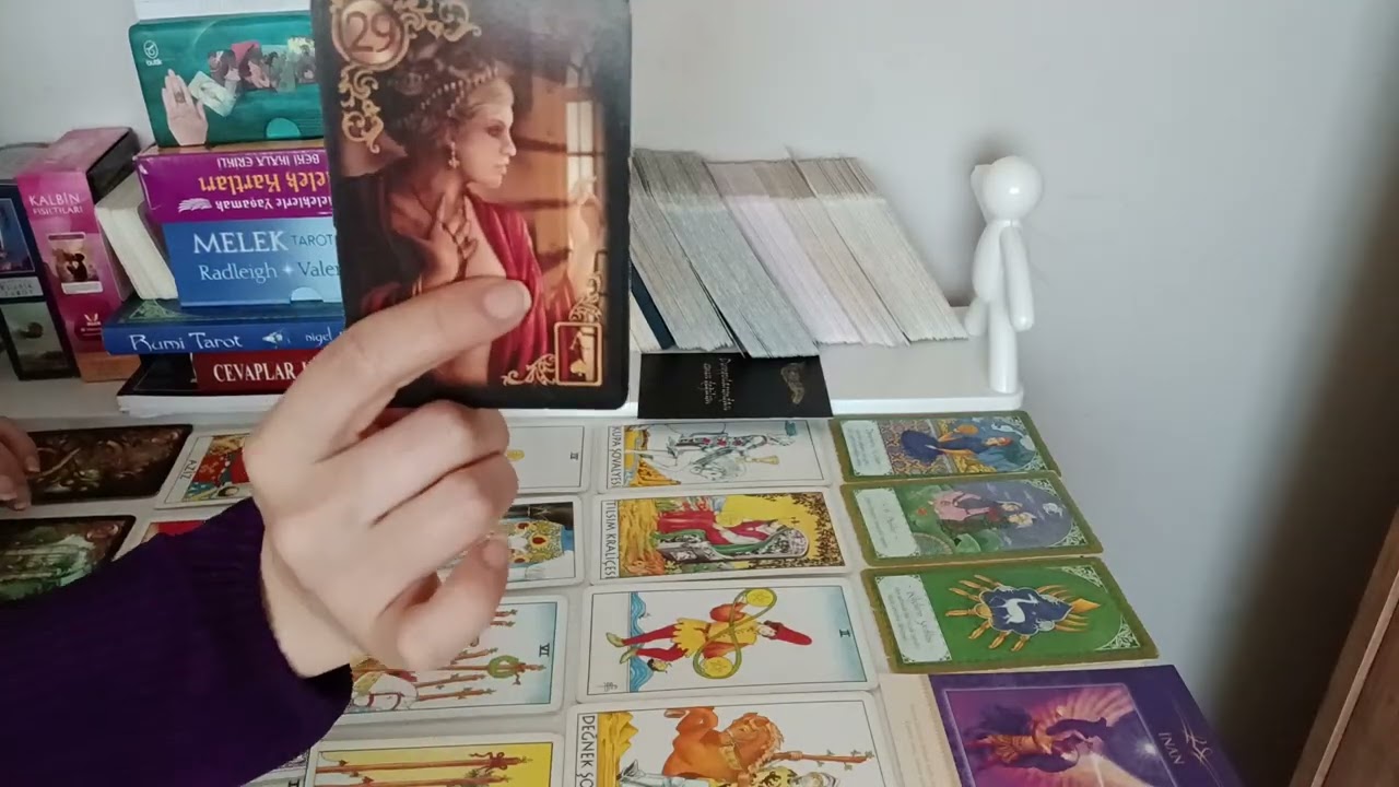 Kova burcu Zamansız zaman kahve ve tarot açılımı