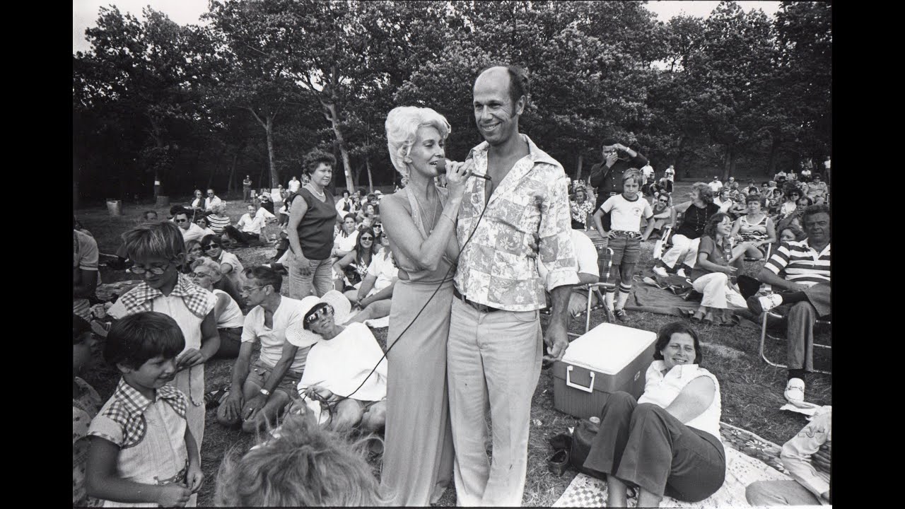 Tammy Wynette sings STAND BY YOUR MAN live on Navy Hoedown(1969)