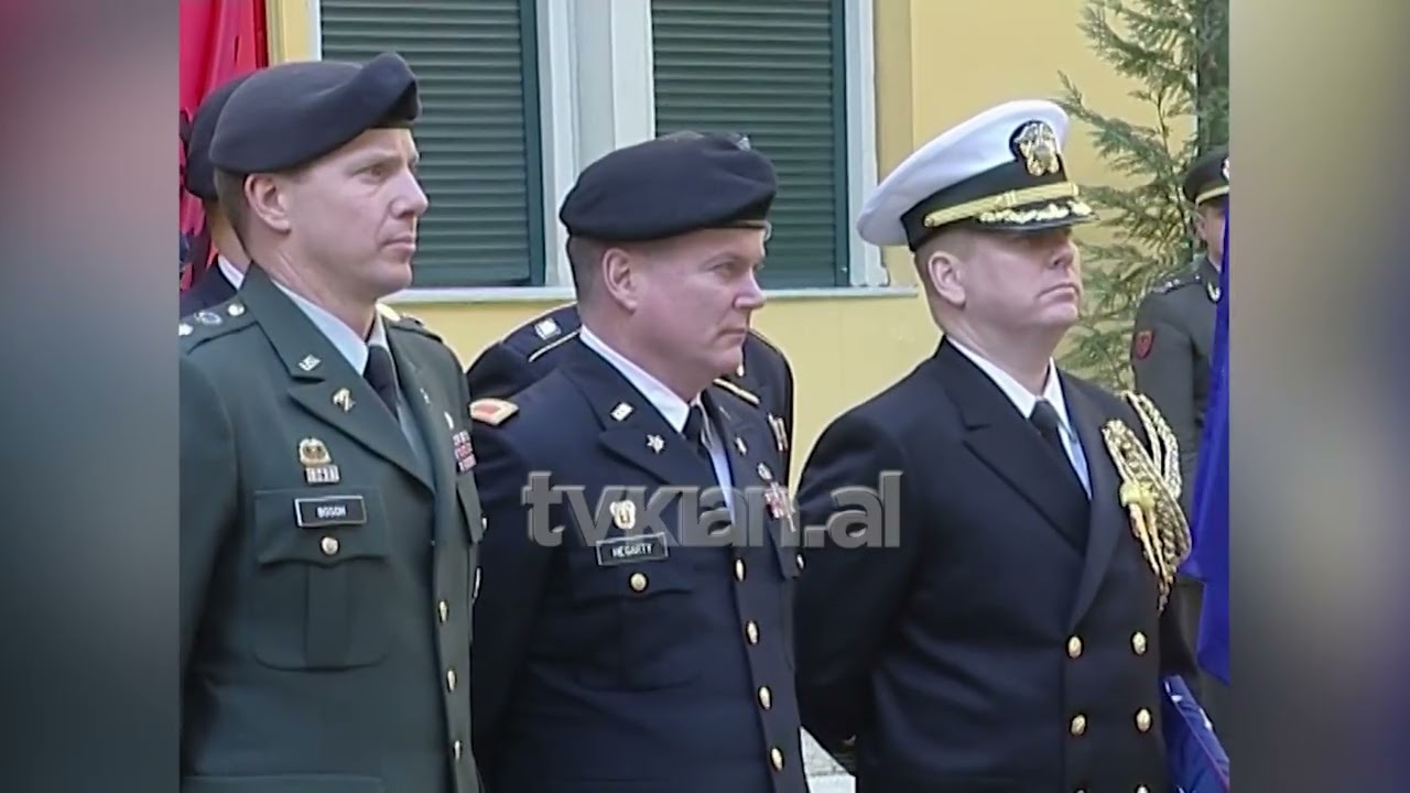 Oficerët shqiptarë nisen në Afganistan, Berisha dhe Arvizu përshëndesin misionin-(16 Shkurt 2012)