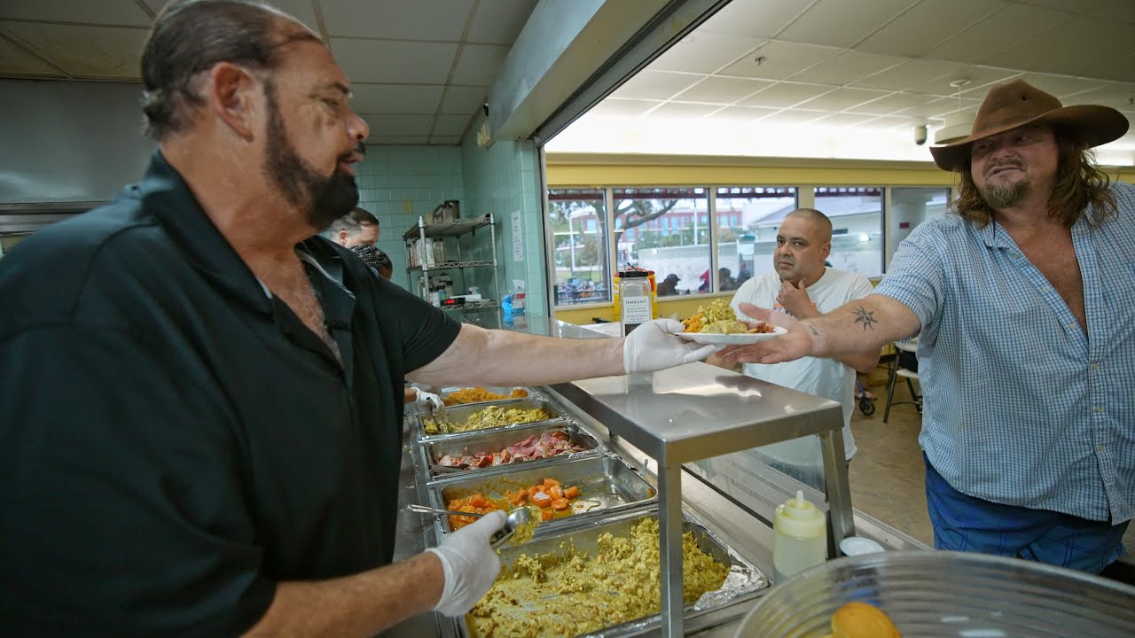 When rich family helps feeding homeless