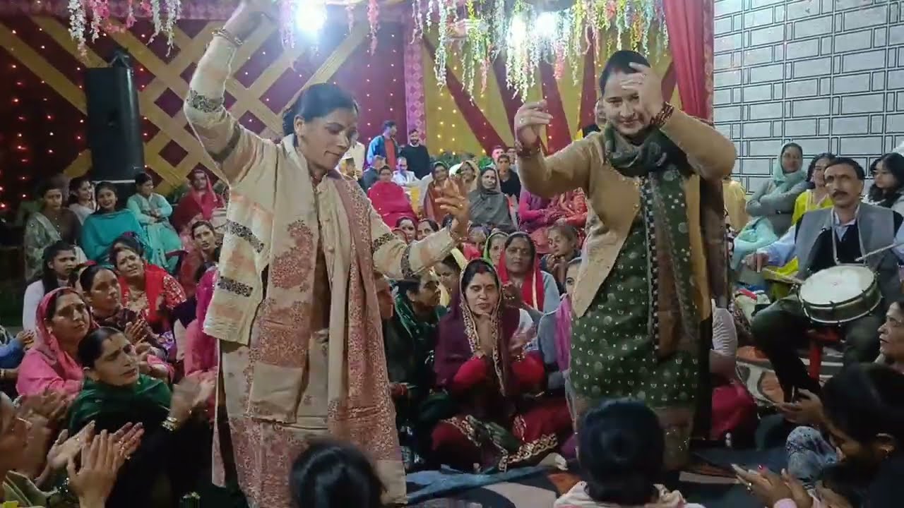 अंगना च मे ना च दी बागा च नचदे मोर Himachali Pahari bhajan kirtan #gidda #dance @Sakhigroup-jw7yb 