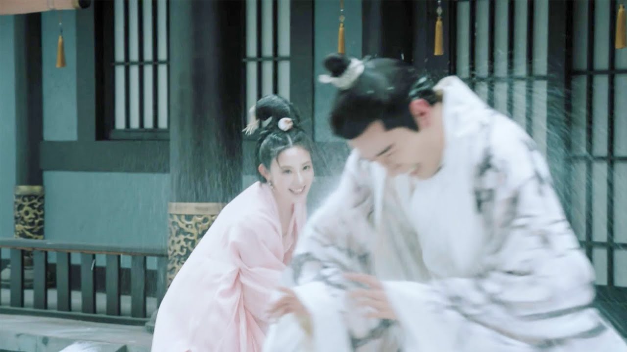 俏皮公主不忍太子無視自己，捧起雪就朝太子打去，2人一发不可收拾玩起了打雪仗ep14-1