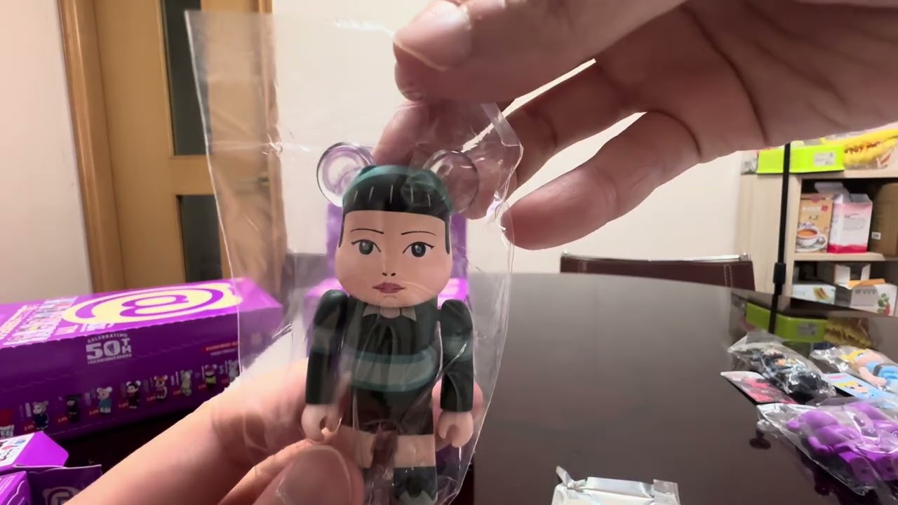 [Bearbrick Series 50] Unbox!! I got something special 🥳🥳🥳🥳(Box 1/2)